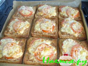 Бутерброды с тунцом, помидором и сыром