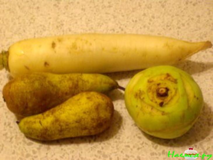 Витаминный салат с грушей