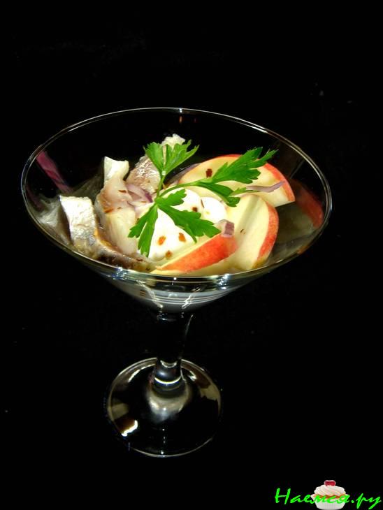 Закуска из сельди сметаны и яблока