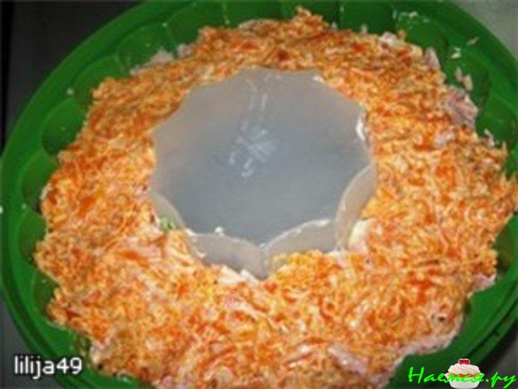 Овощной торт с колбасными розами