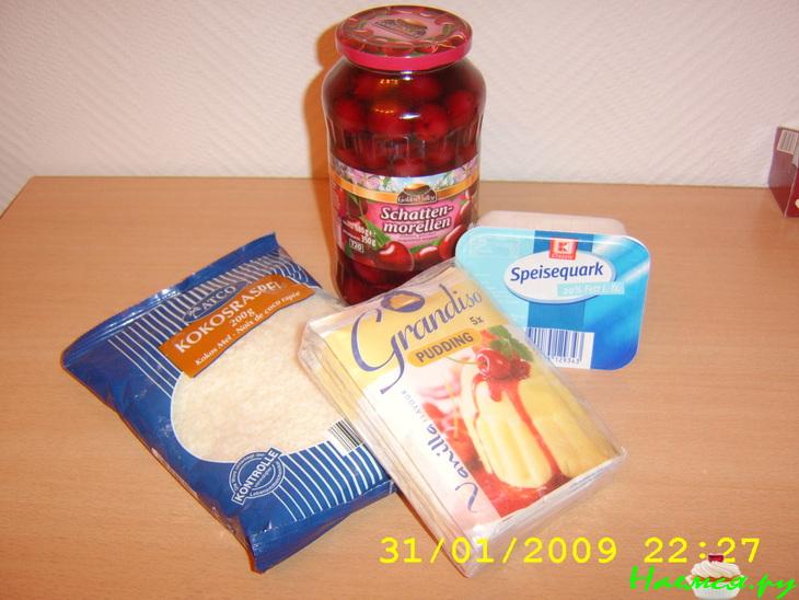 Пирог с вишнёво-пудинговой начинкой под штройзелем