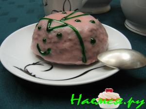 Шоколадные пирожные-жучки из свёклы "Съешь нас" с апельсиновой глазурью