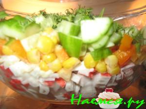 Салат "Мозаика" с крабовыми палочками и кукурузкой