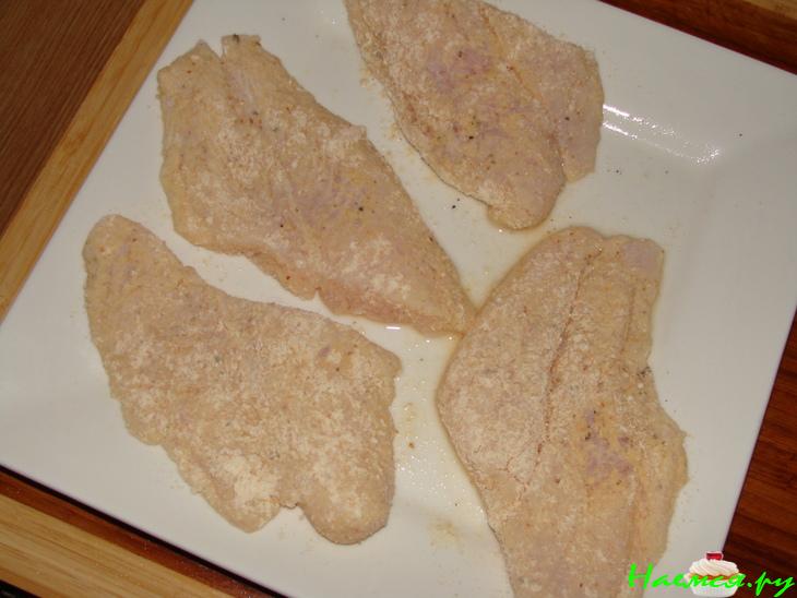 Филе морской рыбки с кунжутом под шафрановым соусом