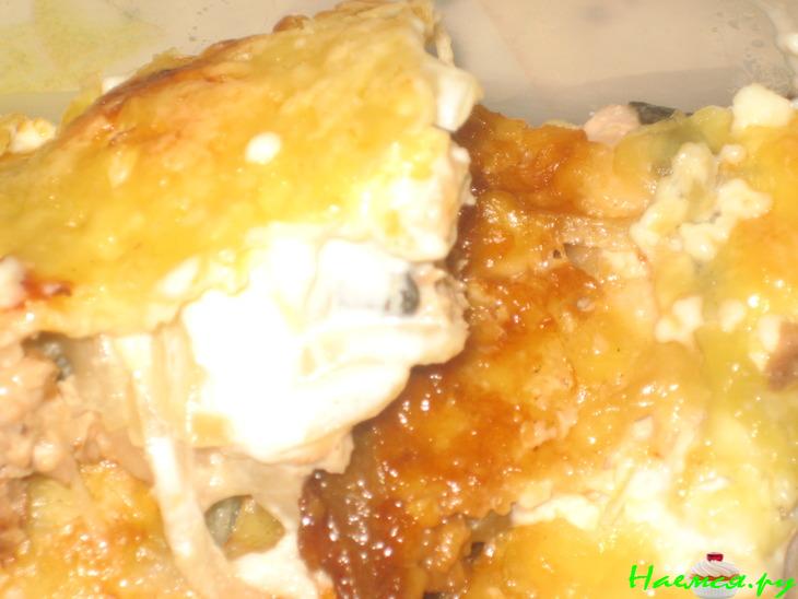 Горбуша под сыро-майонезной и луковой подушкой