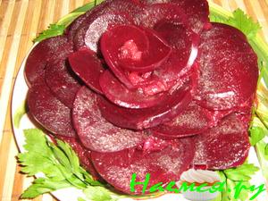 Салат из свеклы "Чёрная роза" Салат из свеклы "Чёрная роза"