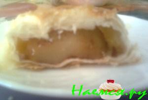 Слойка с яблоком