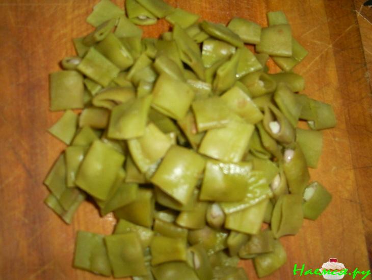 Салат из молодой стручковой фасоли с горбушей