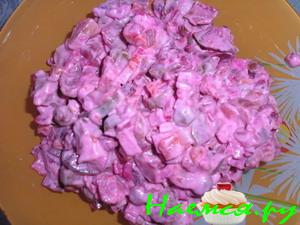 Салат из свеклы и крабовых палочек