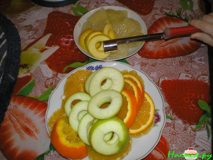 Фрукты с медом и белым вином