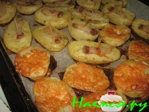 Картофель печенный с беконом