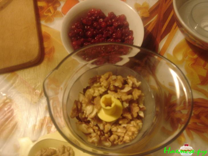 Запеченные рулетики из свежей сельди с брусникой