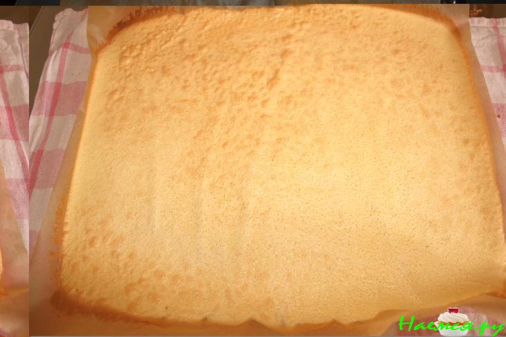 Нежные рулеты с баунти и клубникой