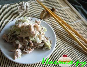Кальмар с куриной грудкой и морской капустой Кальмар с куриной грудкой и морской капустой