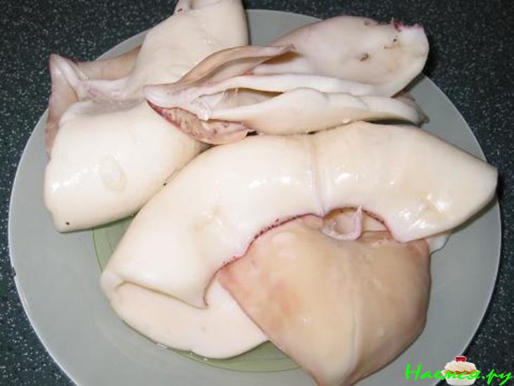 Мясной салат с кальмарами