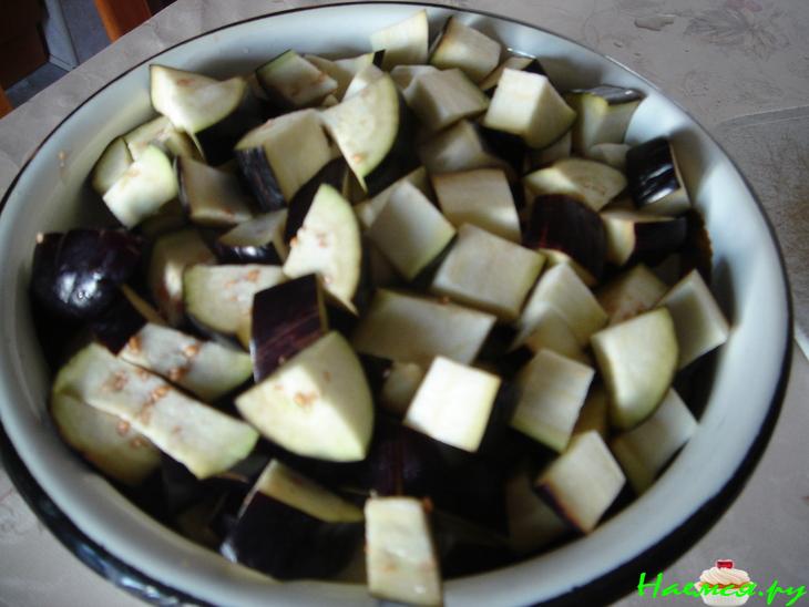 Баклажаны с оливками и помидорами