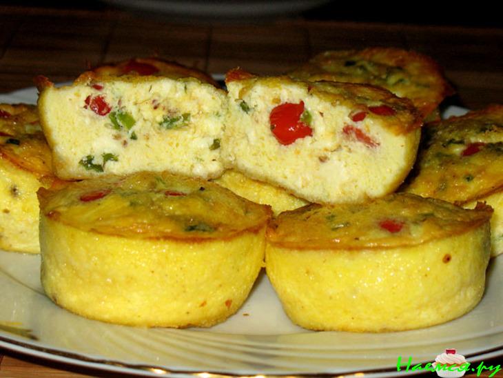 Мини-Фриттаты с карликовыми помидорами и сыром Фета