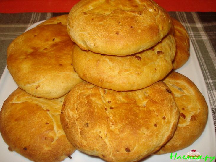 Луковые лепёшки из теста на кефире (без яиц)