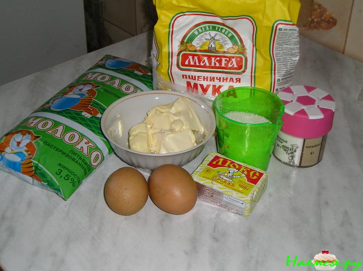 Ватрушки дрожжевые с кардамоном на молоке