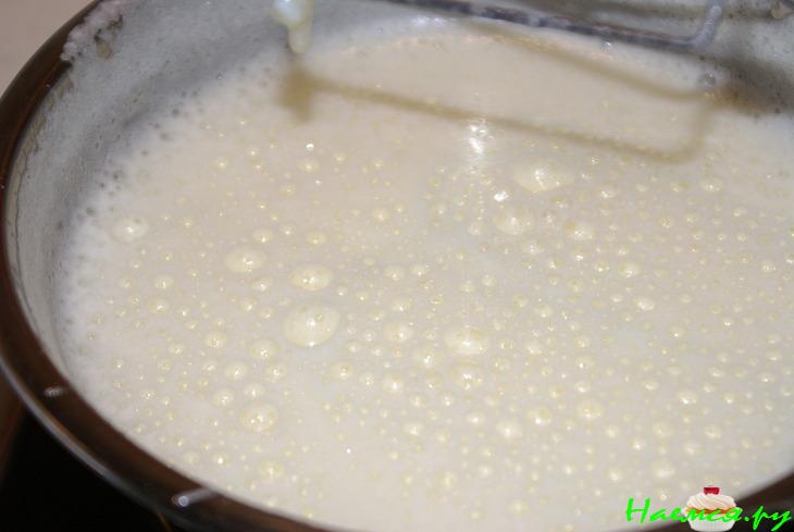 Сметанно-бисквитный десерт с малиной