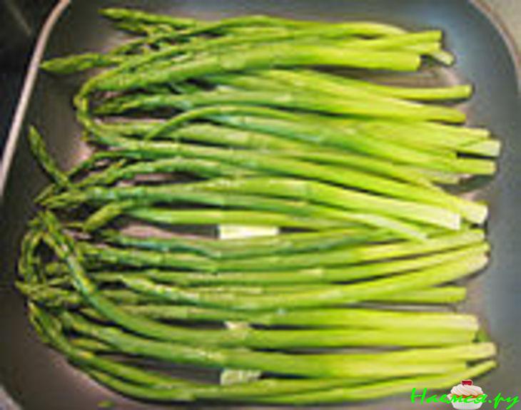 Перепёлки с помидорами и спаржей