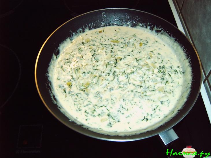 Рыбка в сухарях и сливочном соусе