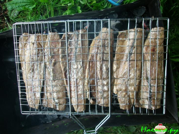 Скумбрия с соевым соусом на решетке