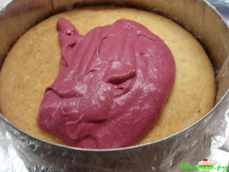 Миндальный торт с муссом из черной смородины Миндальный торт с муссом из черной смородины