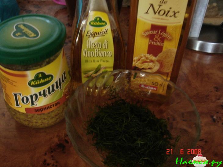 Салат из молодого картофеля и семги с горчичной заправкой