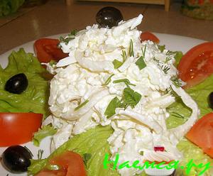 Салатик с кальмарчиками, яйцом и сыром Салатик с кальмарчиками, яйцом и сыром