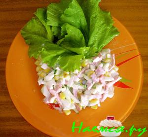 Салатик с кукурузой и сервелатом