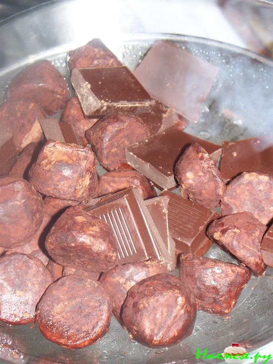 Шоколадные конфеты с фруктами