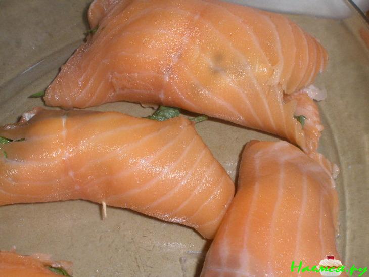 Лосось в сливочном соусе с грибами и орешками Лосось в сливочном соусе с грибами и орешками