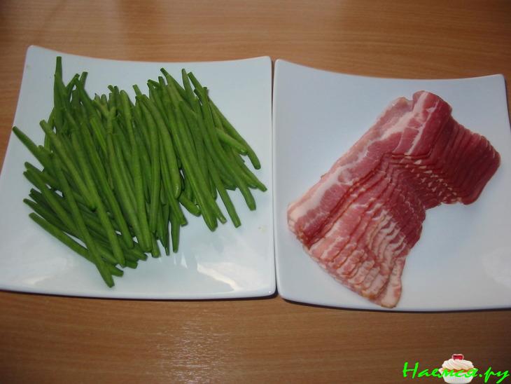 Закуска из стручковой фасоли в беконе 