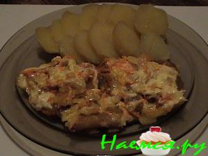 Филе окуня под луково-морковной шубкой