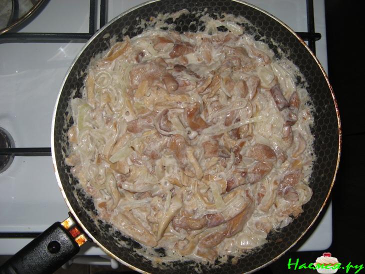 Жаркое в сметане в горшочках