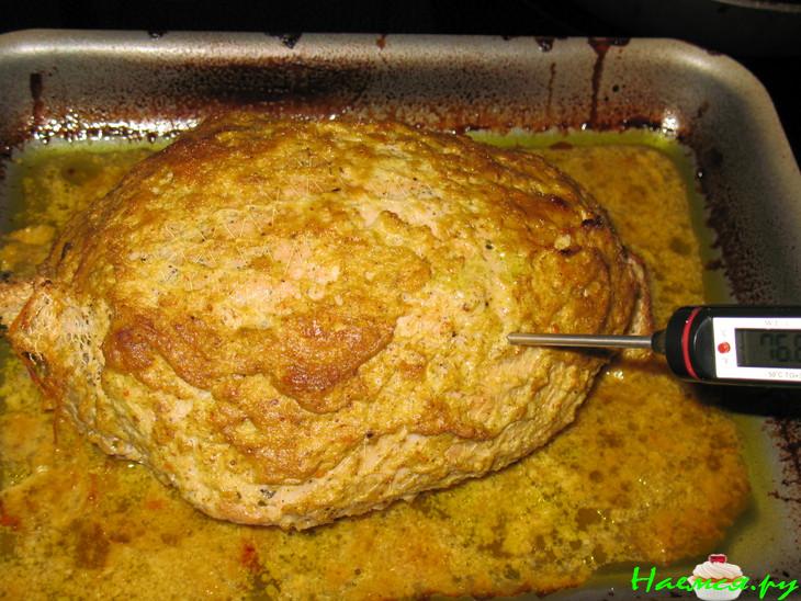 Окорок, фаршированный яблоками, с яблочной горчицей