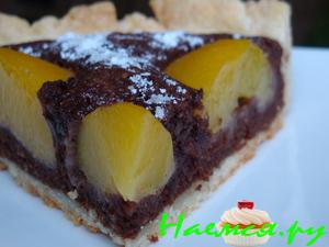 Шоколадный пирог с персиками