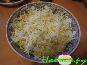 Салат с сельдереем и капустой