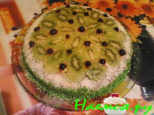 Торт со сливами и киви