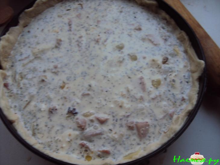 Эльзасский пирог с луком и ветчиной