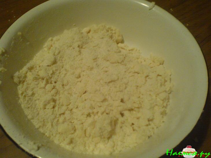 Сливовый пирог с миндалем