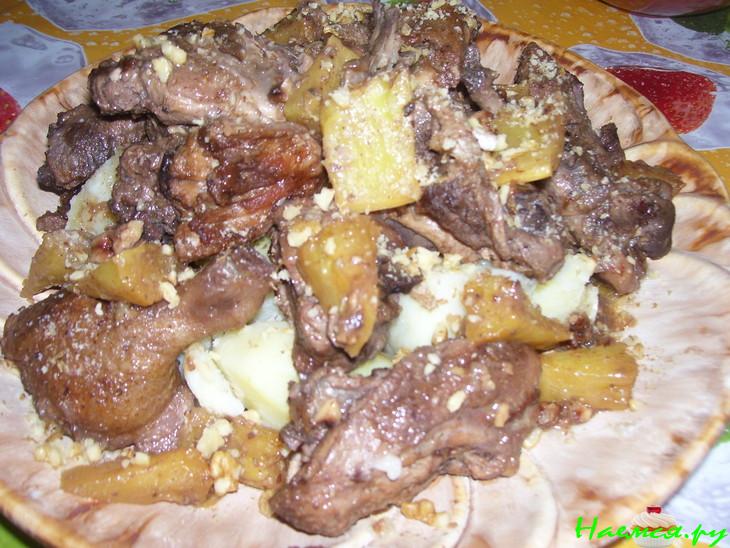 Утка с ананасом