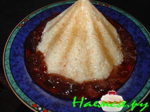 Рисово-ванильный пудинг с клубничным вареньем