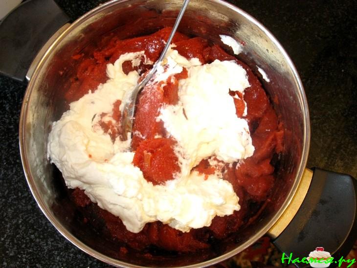 Торт с клубнично-ревеневым муссом