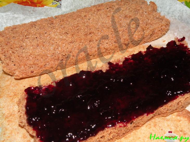 Бисквитные пирожные с джемом из черной смородины!