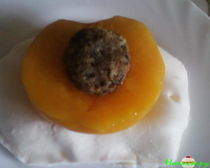 Десерт-мороженое с персиками Десерт-мороженое с персиками