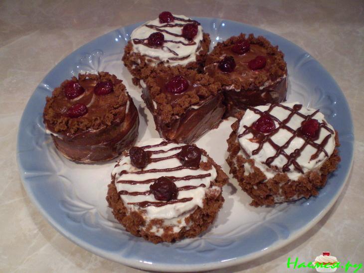 Пирожные с кремом и помадкой