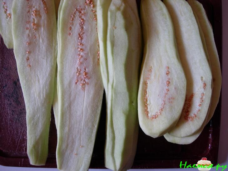 Рулет из баклажан с печенью трески