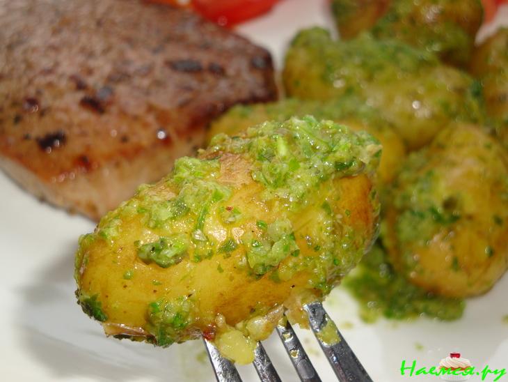 Картофель с Сальса-верде на гарнир